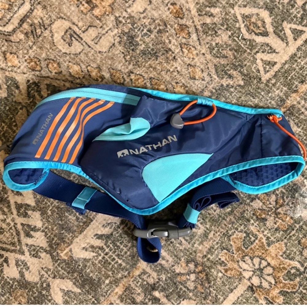 Nathan Peak  Hydration Waist Pack Navy and Teal